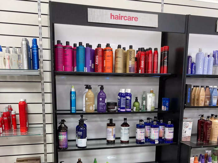 The American version of the haircare, fragrance, and body and bath section was a little less eye-catching, but still well-organized.