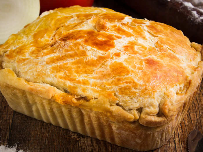 Brazilian chicken pie is known as empadão de frango.