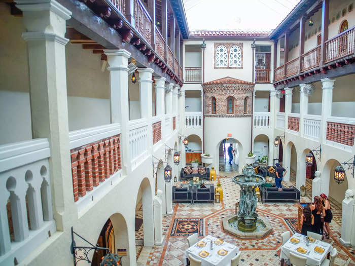 The first thing you see when you walk past the front desk is the vast lobby and restaurant on the ground floor. The lobby was mostly empty when I walked in.