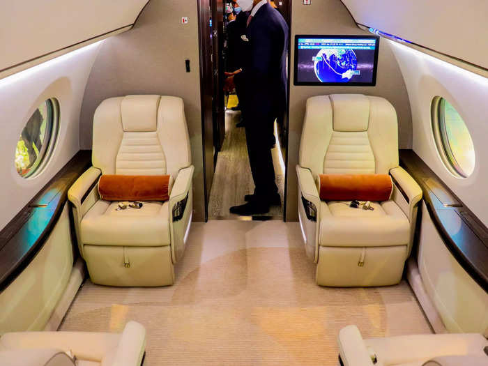 Stepping inside the cabin, it appears no different from its sibling aircraft and has the same cabin height and width dimensions as the smaller G650ER. But the true beauty of the G700 is its length, offering an additional 10 feet and one inch of living space.