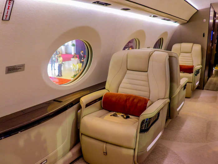 This demonstration aircraft had a relatively low-density configuration with seating for 15 across four living spaces. But as many as 19 people can be seated on the G700 in a high-density configuration.