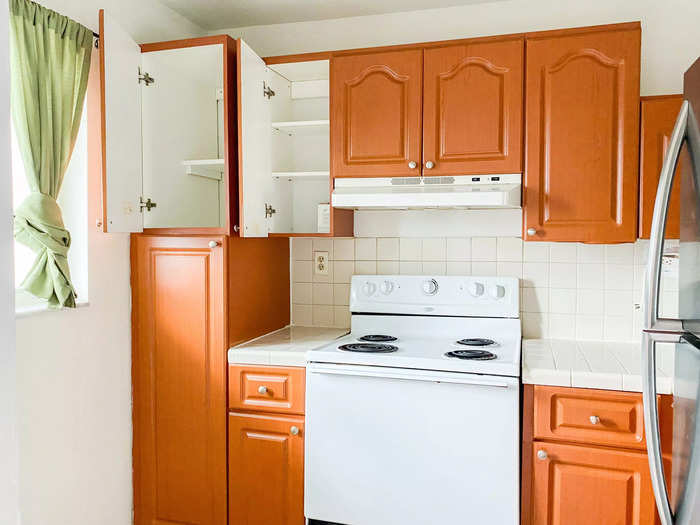 As I walked in, I was greeted by a bright kitchen about the same size as my kitchen in Brooklyn with the same amount of counter space and cabinet storage.