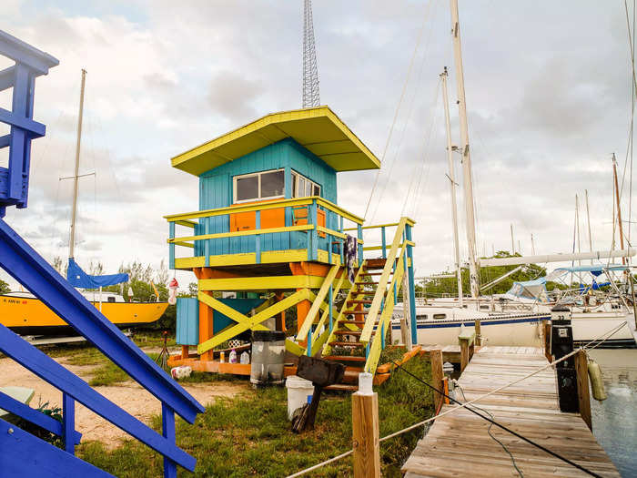 The tower next to it was also painted in vibrant hues, and the turquoise and yellow kept catching my eye.