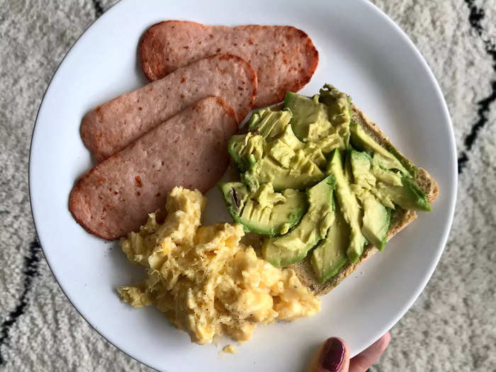 Avocado wholewheat toast, eggs, and turkey bacon (10g)