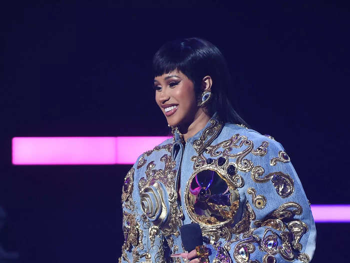 Her last stage outfit comprised of black leather pants and a blue jacket with gold-plated designs.