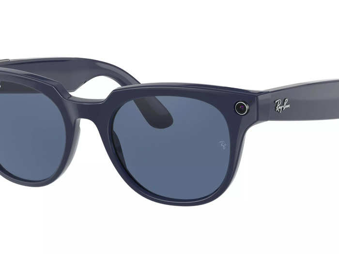 Tech enthusiasts will enjoy the Ray-Ban Stories Smart Glasses that features built-in speakers and a camera.
