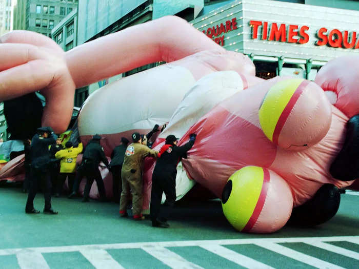 1997: Winds gusting up to 50 miles per hour caused many of the 17 balloons in the parade to rip and deflate.