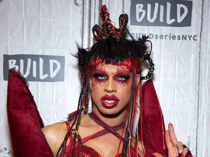 Yvie Oddly 