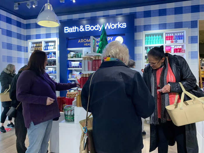 The small store was completely packed in an otherwise almost empty mall.