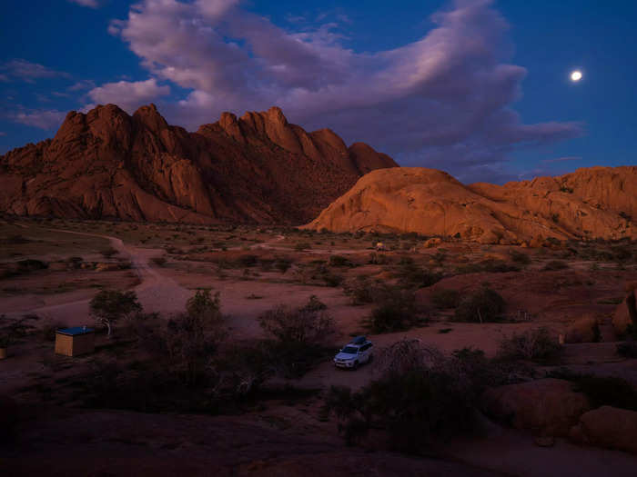From Walvis Bay, we traveled to the Spitzkoppe Mountains.