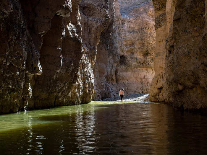 During the day, the heat was intense. We took a dip in a recently flooded Sesriem Canyon.