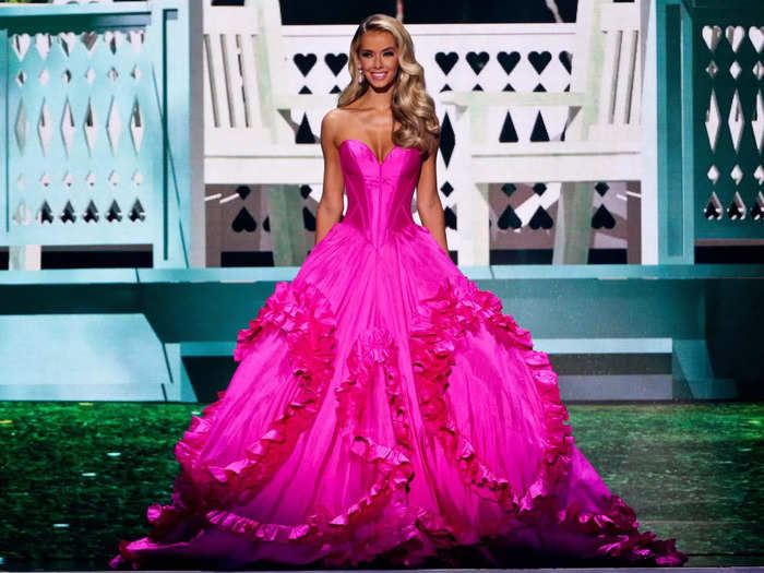 Olivia Jordan represented Oklahoma in a grand ball gown in July 2015.