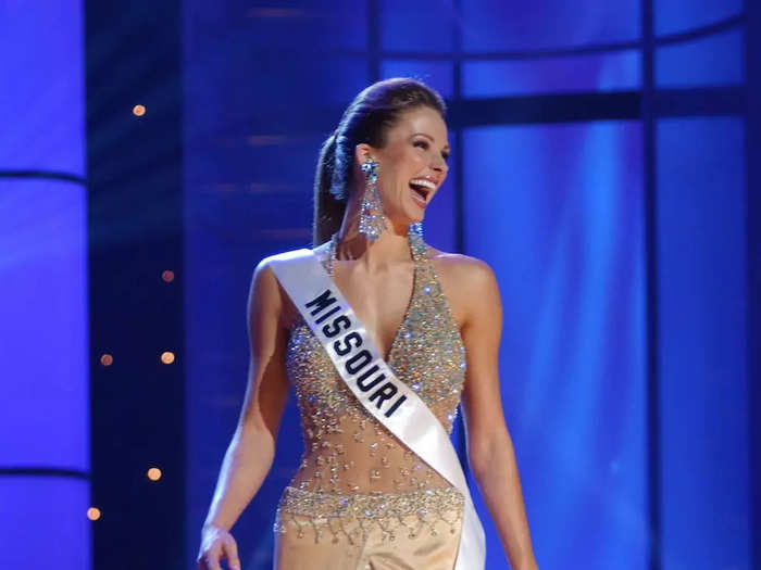 Shandi Finnessey competed as Miss Missouri in 2004, and ended up winning the competition in a semi-sheer jeweled design.