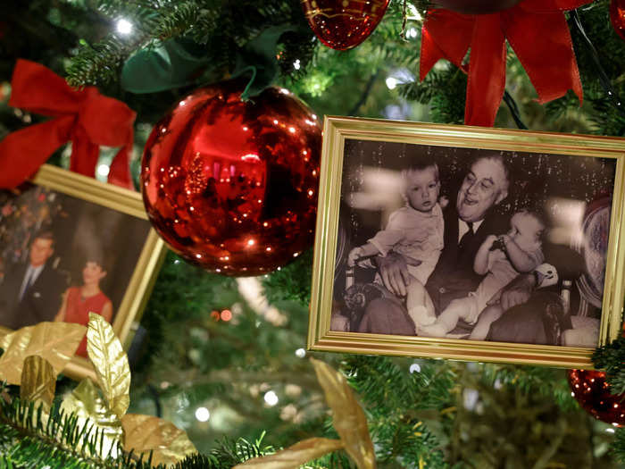 Former presidents John F. Kennedy and Franklin D. Roosevelt are pictured with their families.