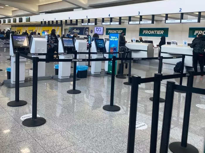 In the main departure lobby, I looked around at the airline bag drop and security lines, and once again found minimal queues. While there were definitely more people in line in Atlanta, the TSA obviously had the appropriate staff and resources to get people through quickly.