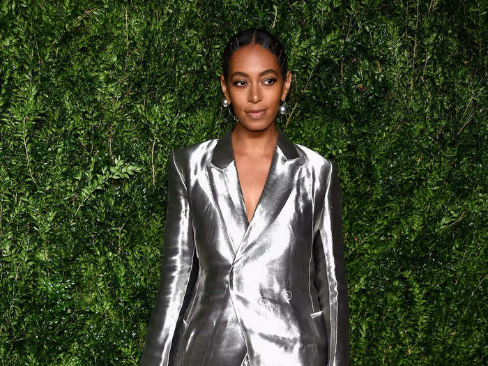 Solange arrived at the 2016 CFDA/Vogue Fashion Fund Awards wearing an eye-catching metallic suit by Off-White.