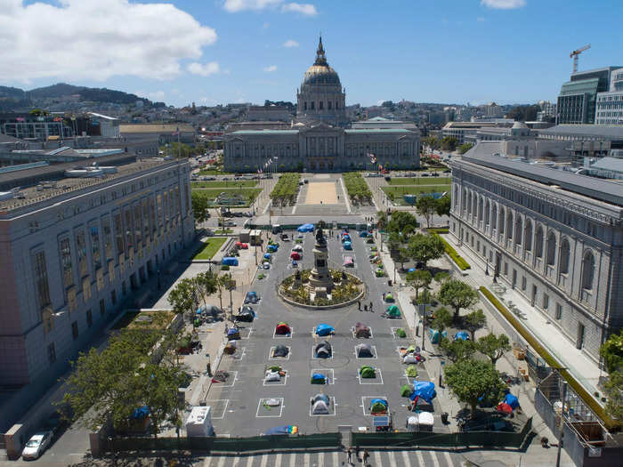 "This is what downtown San Francisco looks like rn," one user tweeted alongside photos of the city