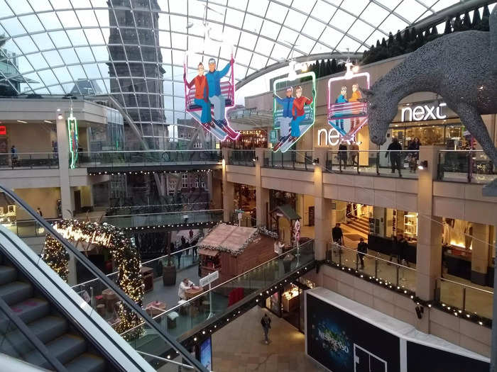 Again, this could have been because of the high ceilings which made the mall seem like it was open air. Aside from protection from the weather, you could barely tell that you were indoors.