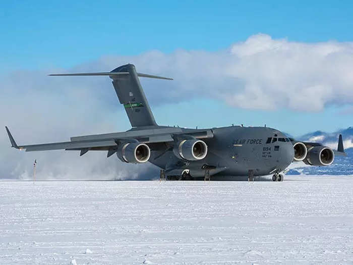 Meanwhile, a C-17 carries the bulk of passengers and cargo between Christchurch, New Zealand, and McMurdo Station each summer. The giant jet can carry approximately 121,254 pounds.