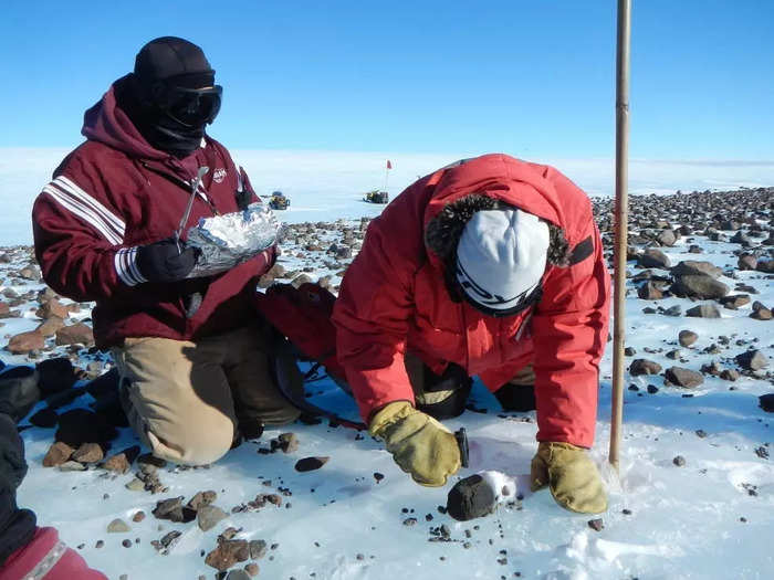 In addition to airline and military operations, there are several countries and organizations that fly planes to the South Pole for tourism or scientific research.