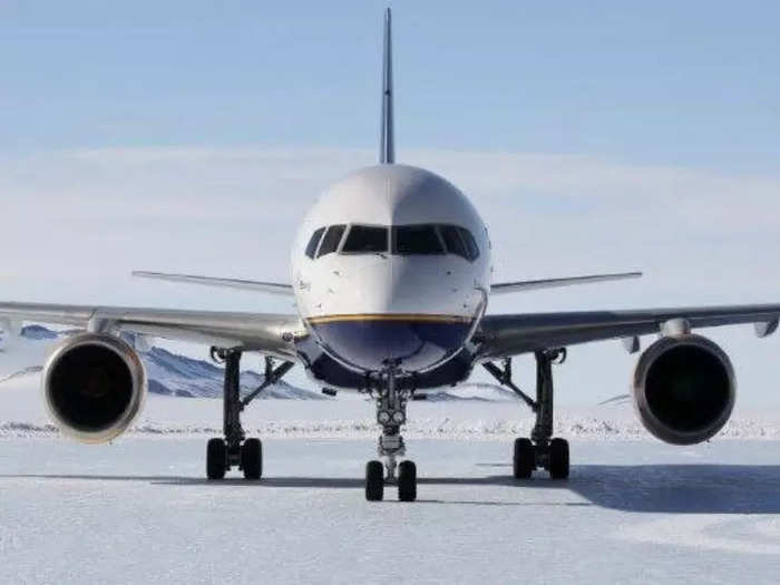 The company ferried 60 tourists on a Boeing 757 to Union Glacier on behalf of Antarctic Logistics & Expeditions ALE. The purpose of both PrivatAir and Loftleider