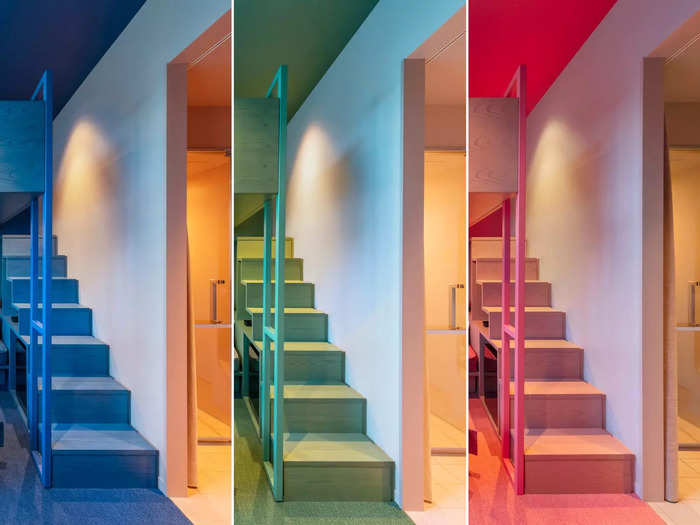 The different color-combination design is also reflected in the 10 types of rooms in the hotel.