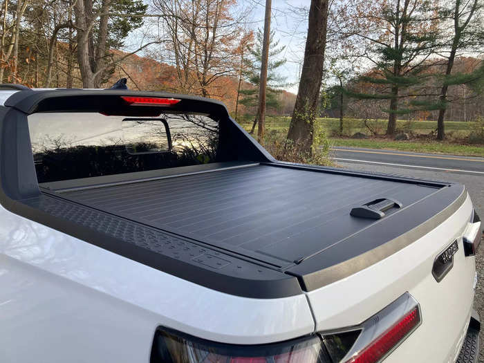 Upper-trim Santa Cruz models come with a locking tonneau cover (industry speak for a bed cover).