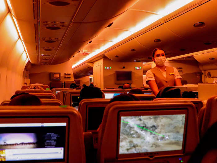 At around two hours until touchdown in Dubai, the cabin lights once again brightened with a pink hue indicating that it was time for breakfast. Flight attendants walked up the aisles for the last time during the flight to serve the final meal of the flight.