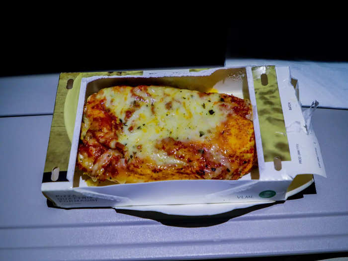 It’s a snack that I’ve had a few times on other airlines and it’s the perfect comfort food for a long flight. I actually really enjoyed the pizza, even though we were coming from the place that makes the best pizza in the world.