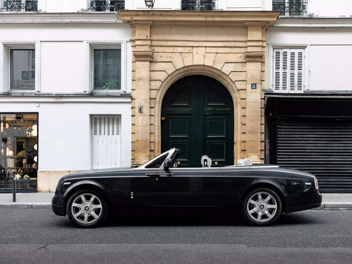 Most notably were three Rolls-Royce cars that sold for $1.33 million, including a 2017 Phantom Drophead Coupé convertible that sold within estimates for $423,132.