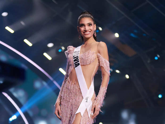 Miss Bolivia Nahemi Uequin Antelo embraced daring cutouts with her evening-gown look.