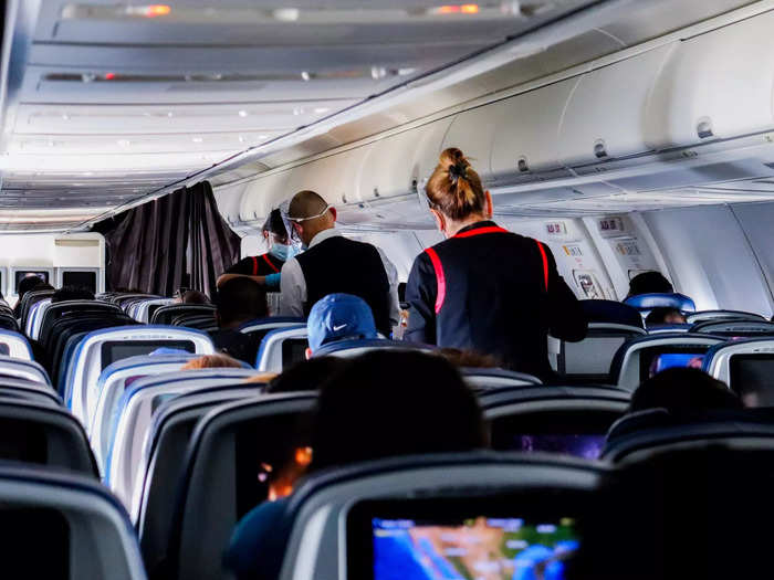 Flight attendants quickly began the first snack and beverage service of the flight, walking up the aisle with a trolley to serve each row.