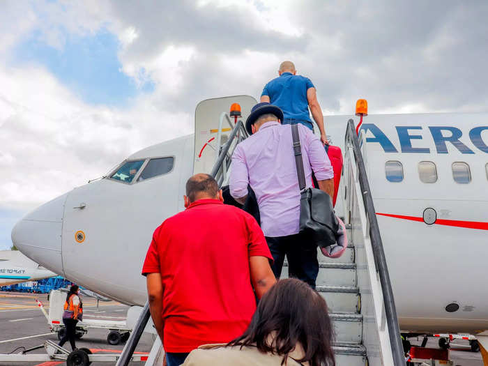 A Boeing 737-800 with registration N950AM was taking us north to Tijuana. It