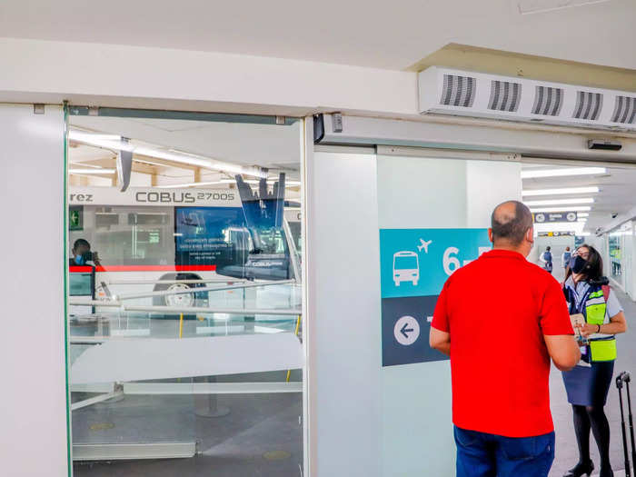 Boarding started in groups around 30 minutes before departure. Elite status holders and first class boards first on Aeromexico followed by economy class passengers.