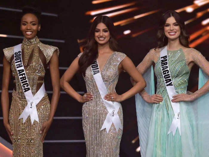 The host also referred to Miss Paraguay as Miss Portugal when he announced the finalists.