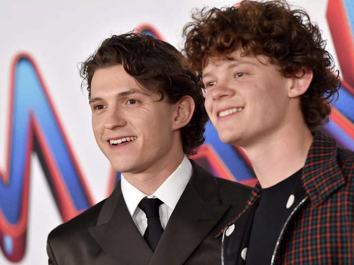 Holland showed up on the carpet with his brother, Harry.