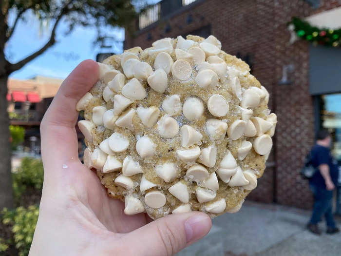 First was the $6 Kris Kringle cookie, which featured white chocolate chips, sea salt, and edible glitter atop a vanilla cookie flavored with coconut, caramel, and freshly ground coffee beans.