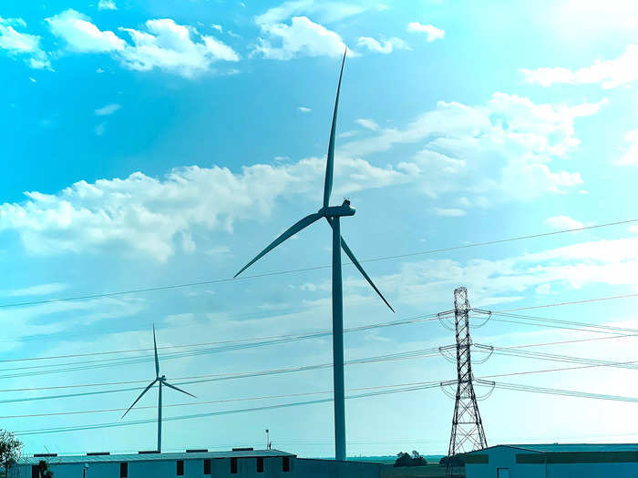 Approaching SPI, we passed crop fields and large wind turbines. Well into the 1960s, much of the Hamptons was potato farms, and I wondered what this drive would look like in 20 years.