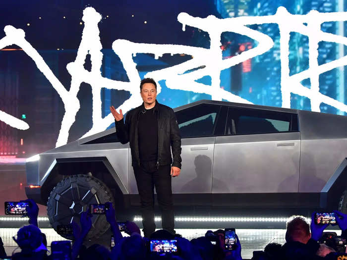 The Energy Department loans Tesla $465 million in 2010