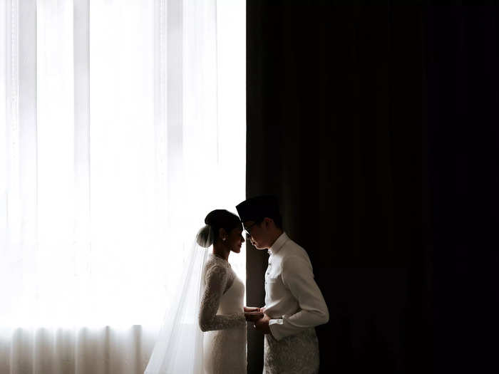 A stunning photo of this Kuala Lumpur wedding proves why simple black and white can be so dramatic.