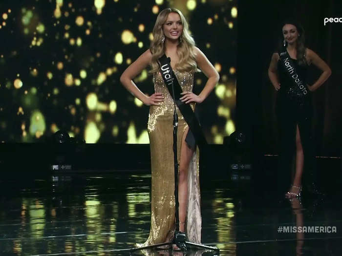 Miss Utah Sasha Sloan wowed in a sparkly gold dress.