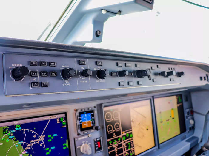 Having a nearly identical cockpit to the E170/E190 family of aircraft means that airlines can save on pilot training costs. Only a minor differences training is required as the type ratings are the same.