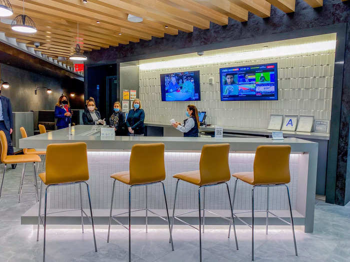 Some alcoholic drinks are complimentary in the lounge and a full bar will open once the second phase is completed in spring 2022. The liquor display found in the Concourse D lounge will be brought into the new section, as well.