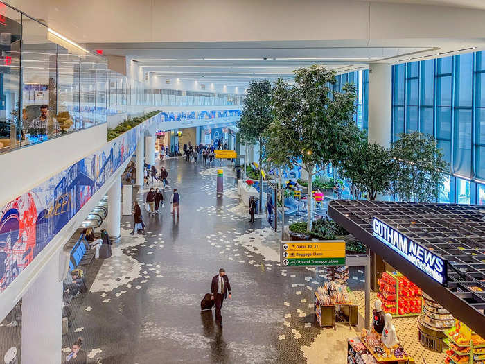 Glass walls along the edge of the lounge let patrons look down into the concourse while still providing a modicum of privacy.