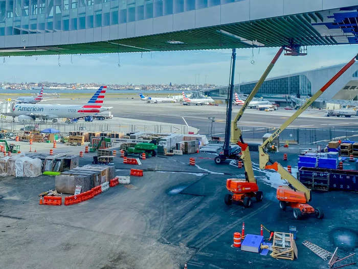 And once the passenger bridge is open, aircraft will be able to taxi underneath it just as they can underneath the pedestrian bridge connecting the headhouse with the Eastern Concourse. The additional taxi lane will help prevent the congestion that once plagued Terminal B.