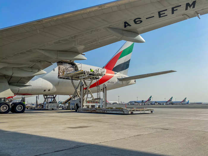 One Boeing 777-200F aircraft had just arrived from Hong Kong during our visit. Cargo unloaders descended first on the rear of the aircraft, with one focusing on the upper deck and another on the belly hold.