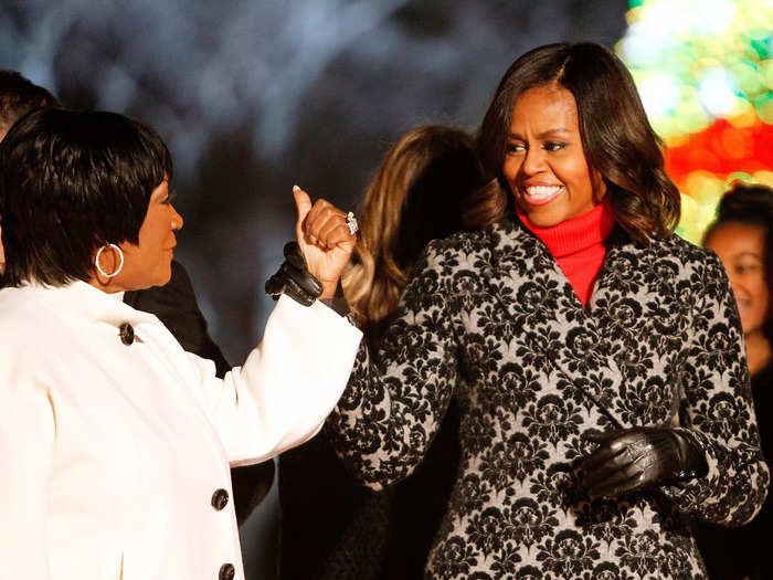 At the 2014 National Christmas Tree Lighting, she wore a black lace coat with a red turtleneck.