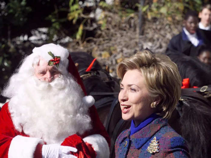 In 1999, she received the White House Christmas Tree in a multicolored suit with a Christmas tree pin.