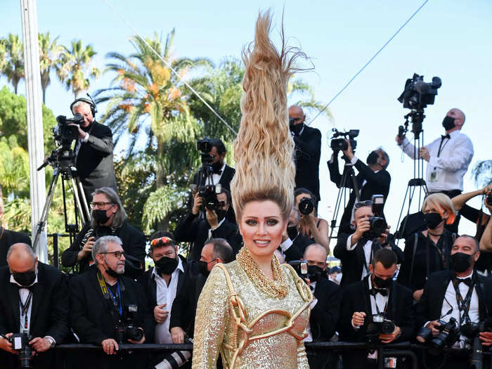 At the Cannes Film Festival, Lenina attended the screening of "Benedetta" in a gold dress and a towering hairstyle.