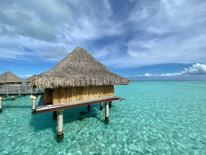 That said, there are ways to cut costs on a dream vacation to French Polynesia without sacrificing the over-the-top luxury for which the islands are known.